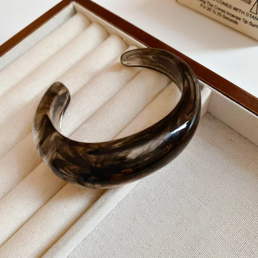 Smooth Round Acrylic Cuff Bangles for Women Vintage Exaggerated Jelly Color Smudging Bangle Wide Resin Bracelet Accessories M1