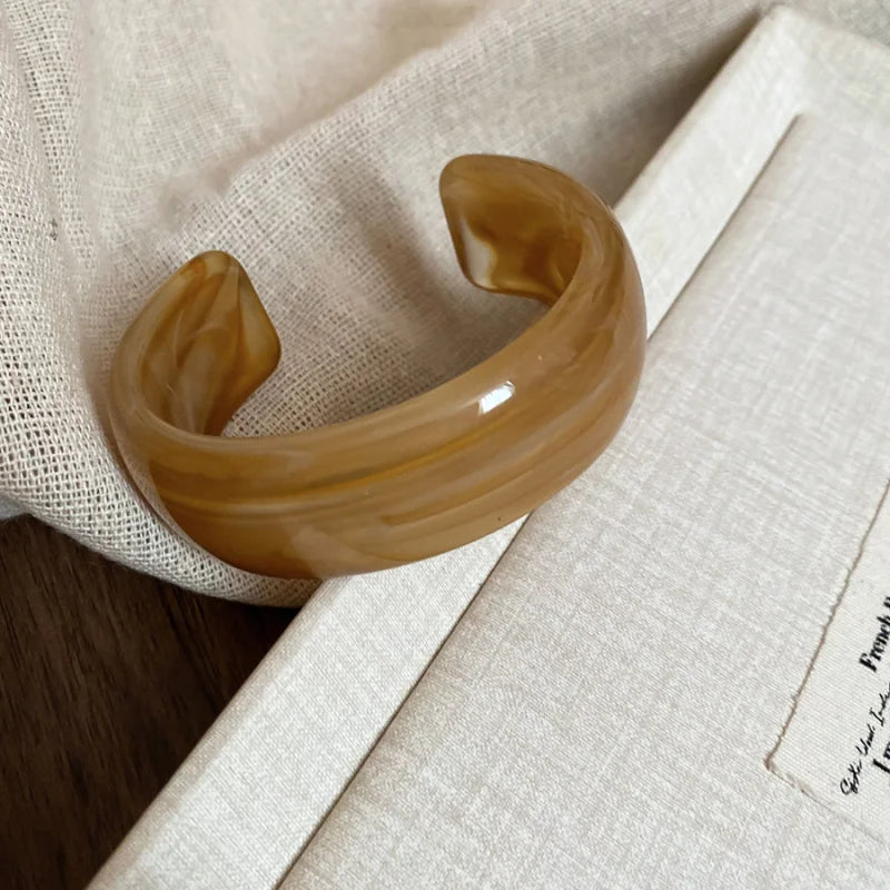 Smooth Round Acrylic Cuff Bangles for Women Vintage Exaggerated Jelly Color Smudging Bangle Wide Resin Bracelet Accessories M1