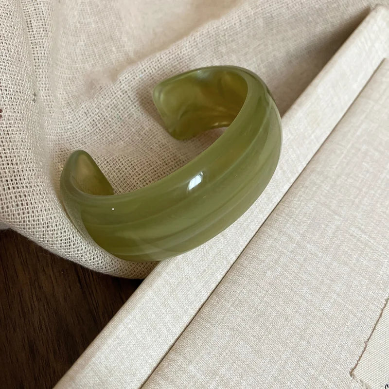 Smooth Round Acrylic Cuff Bangles for Women Vintage Exaggerated Jelly Color Smudging Bangle Wide Resin Bracelet Accessories M1