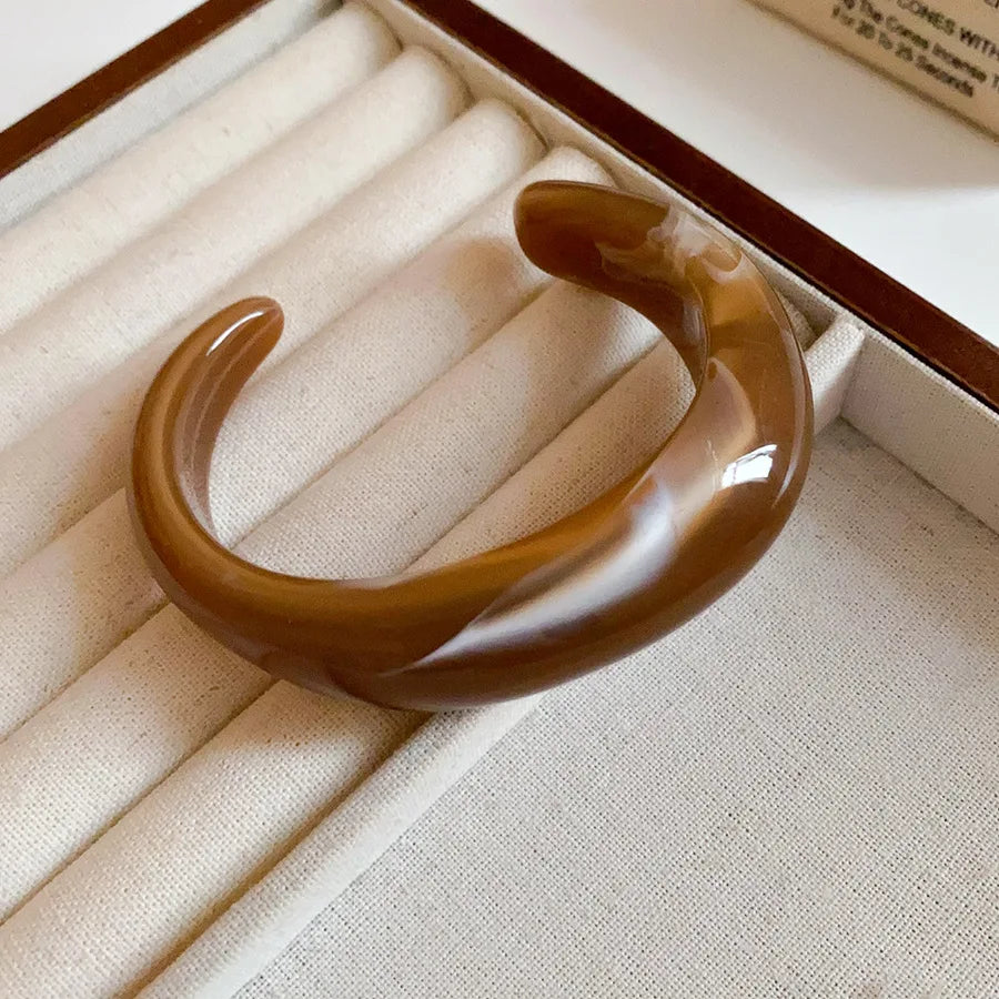 Smooth Round Acrylic Cuff Bangles for Women Vintage Exaggerated Jelly Color Smudging Bangle Wide Resin Bracelet Accessories M1