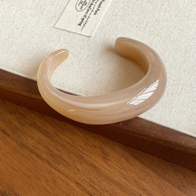 Smooth Round Acrylic Cuff Bangles for Women Vintage Exaggerated Jelly Color Smudging Bangle Wide Resin Bracelet Accessories M1