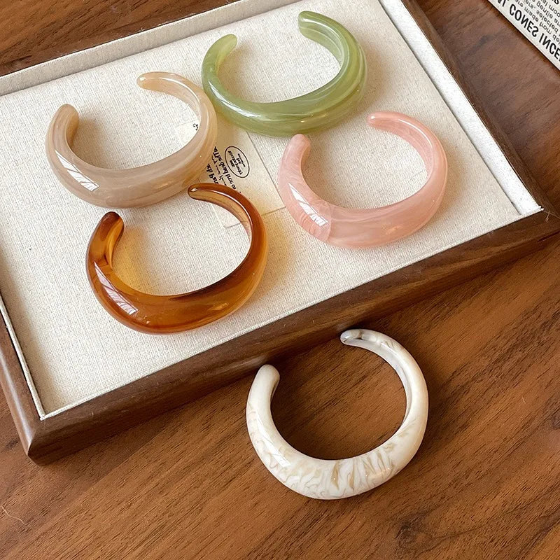 Smooth Round Acrylic Cuff Bangles for Women Vintage Exaggerated Jelly Color Smudging Bangle Wide Resin Bracelet Accessories M1