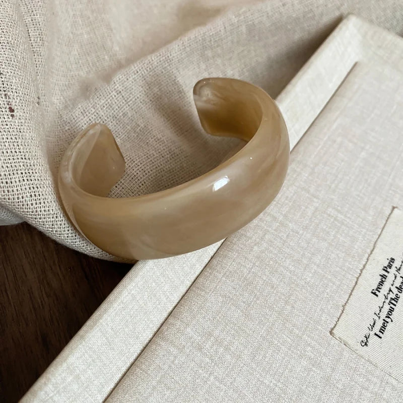 Smooth Round Acrylic Cuff Bangles for Women Vintage Exaggerated Jelly Color Smudging Bangle Wide Resin Bracelet Accessories M1