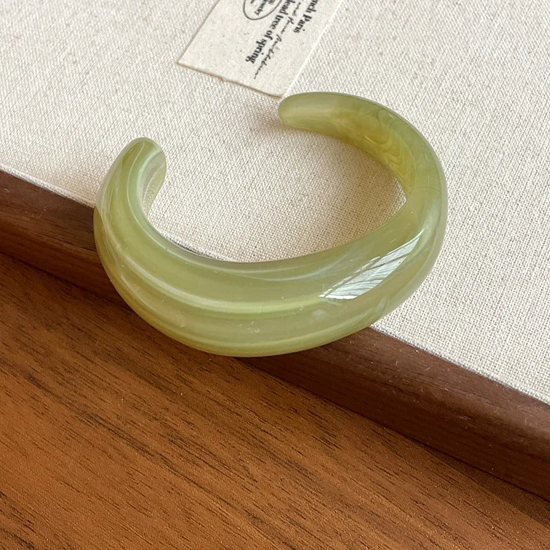 Smooth Round Acrylic Cuff Bangles for Women Vintage Exaggerated Jelly Color Smudging Bangle Wide Resin Bracelet Accessories M1