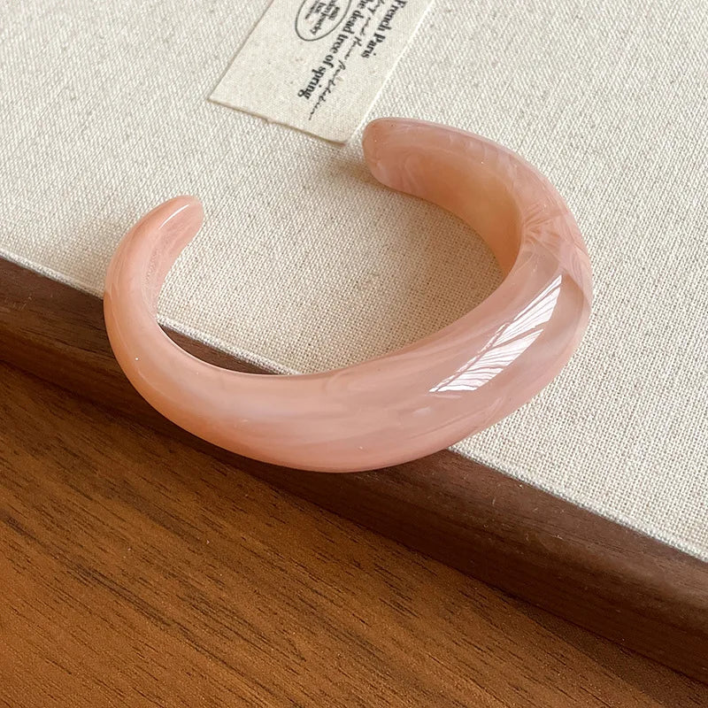 Smooth Round Acrylic Cuff Bangles for Women Vintage Exaggerated Jelly Color Smudging Bangle Wide Resin Bracelet Accessories M1