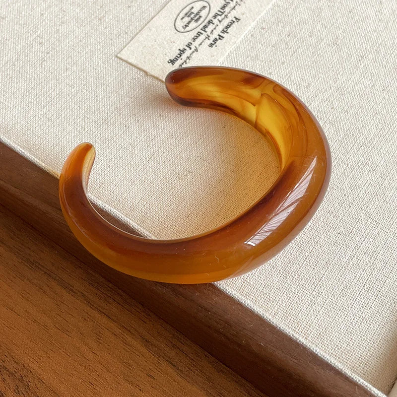 Smooth Round Acrylic Cuff Bangles for Women Vintage Exaggerated Jelly Color Smudging Bangle Wide Resin Bracelet Accessories M1