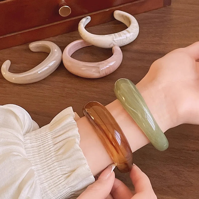 Smooth Round Acrylic Cuff Bangles for Women Vintage Exaggerated Jelly Color Smudging Bangle Wide Resin Bracelet Accessories M1