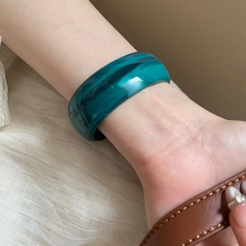 Smooth Round Acrylic Cuff Bangles for Women Vintage Exaggerated Jelly Color Smudging Bangle Wide Resin Bracelet Accessories M1